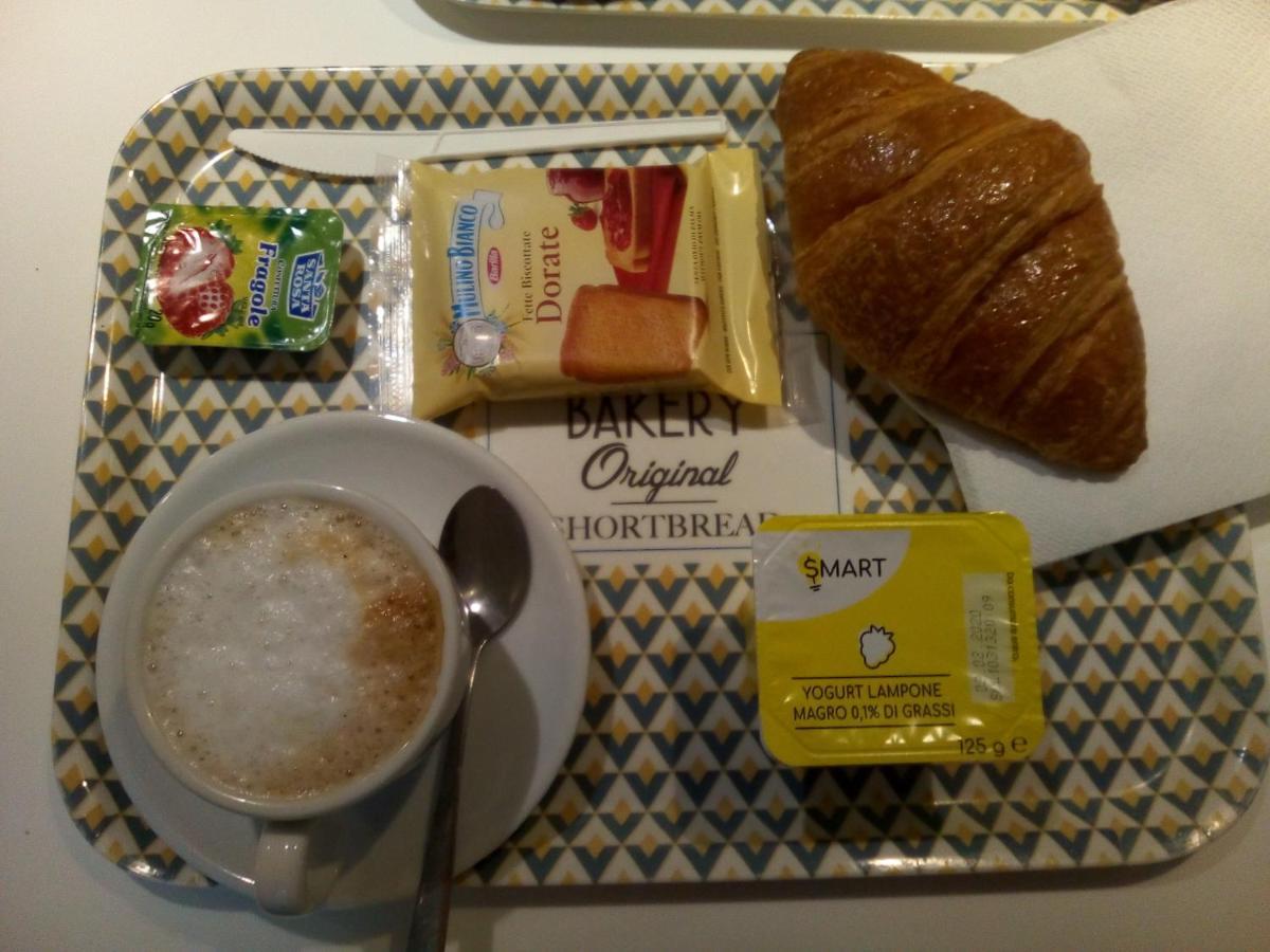 Gogol'Ostello & Caffe Letterario - Milan — Foto 2